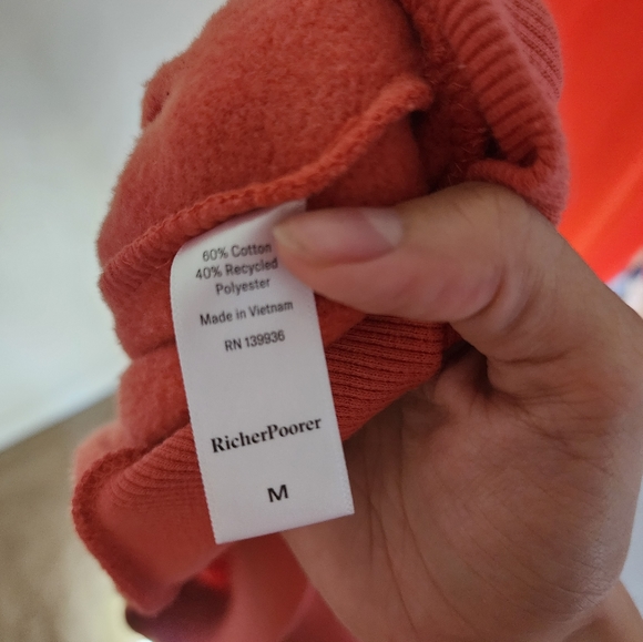 Richer Poorer fleeced hoodie size M - Picture 4 of 4